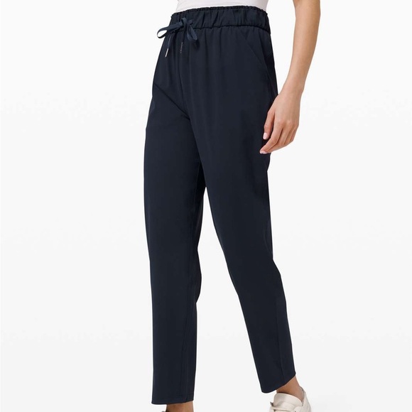 Lululemon Keep Moving Pant 7/8 High-Rise
True Navy - Picture 1 of 11
